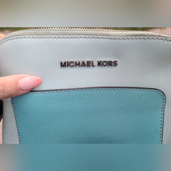Michael Kors Cindy Large Crossbody - Picture 11 of 12